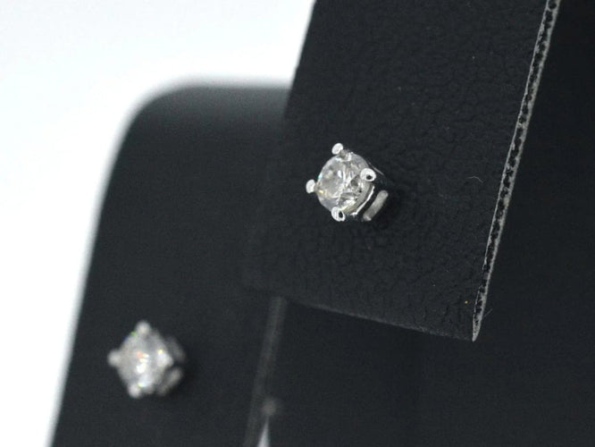 Boucles d'oreilles Boucles d’oreilles en or blanc 14 carats serties de diamants 58 Facettes 2268