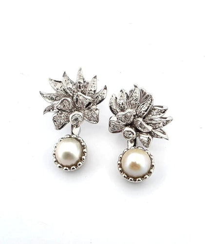 Boucles d'oreilles Boucles d’oreilles en or blanc 18 carats, diamants et perles 58 Facettes