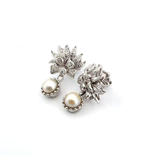 Boucles d'oreilles Boucles d’oreilles en or blanc 18 carats, diamants et perles 58 Facettes
