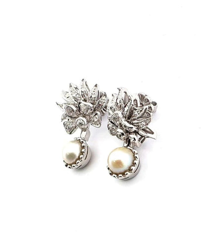 Boucles d'oreilles Boucles d’oreilles en or blanc 18 carats, diamants et perles 58 Facettes