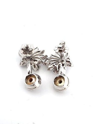 Boucles d'oreilles Boucles d’oreilles en or blanc 18 carats, diamants et perles 58 Facettes