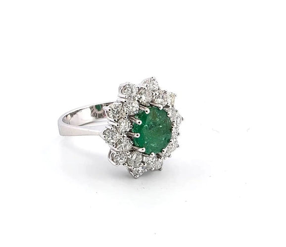 Bague 52 Bague en or blanc avec émeraude et diamants 58 Facettes