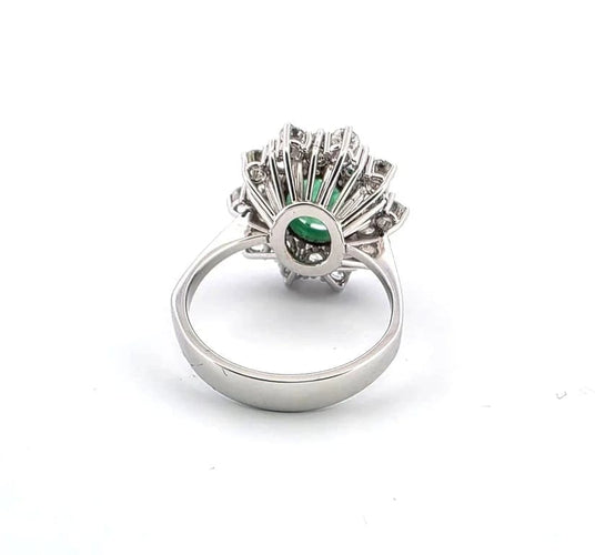 Bague 52 Bague en or blanc avec émeraude et diamants 58 Facettes