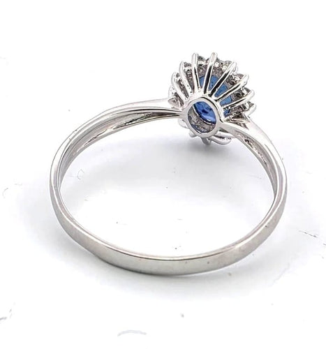 Bague 56 Bague en or blanc 18 carats sertie de saphirs et diamants 58 Facettes