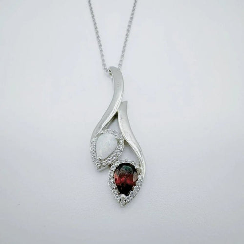 Pendentif Pendentif en or blanc 750 avec opale blanche, grenat et diamants 58 Facettes 50352