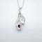Pendentif Pendentif en or blanc 750 avec opale blanche, grenat et diamants 58 Facettes 50352