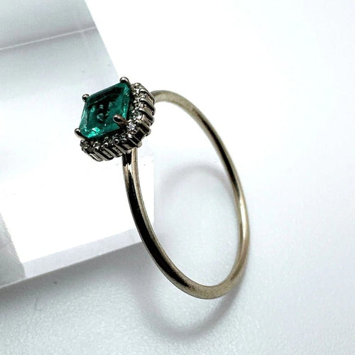 Bague 55 Bague - Halo en or blanc 18 carats, émeraude et diamants 58 Facettes 50363