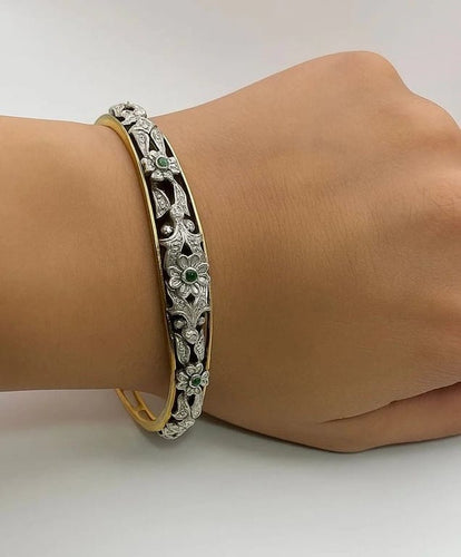 Bracelet Bracelet floral en or jaune 18 carats avec émeraudes et diamants 58 Facettes 50319