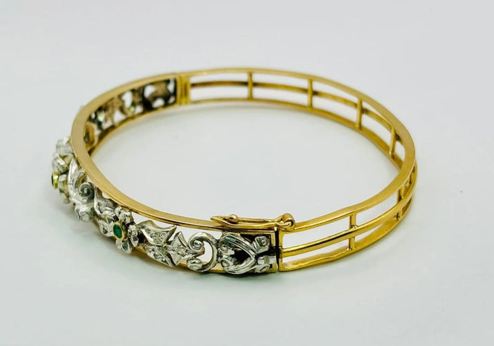 Bracelet Bracelet floral en or jaune 18 carats avec émeraudes et diamants 58 Facettes 50319
