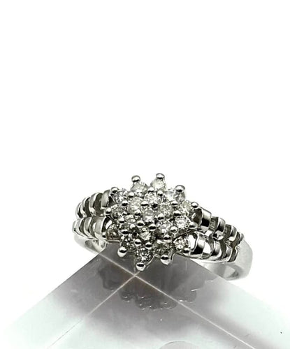 Bague 56 Bague rosette en or blanc 18 carats et diamants 58 Facettes 50372