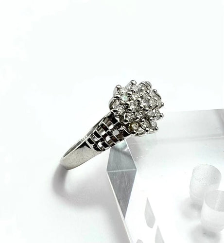 Bague 56 Bague rosette en or blanc 18 carats et diamants 58 Facettes 50372
