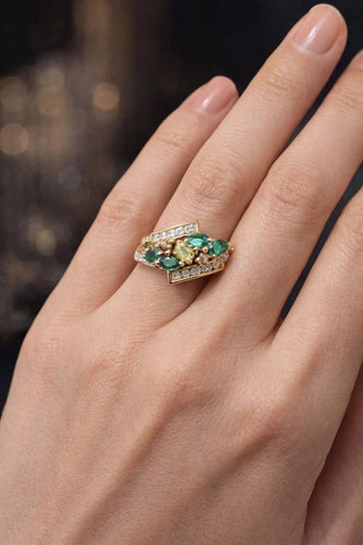 Bague 53 Bague en or jaune 750 sertie de diamants et émeraudes 58 Facettes 50373