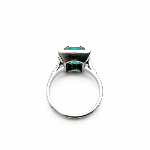 Bague 57 Bague en or blanc 750 avec émeraude 2,64 ct et diamants 58 Facettes 50377