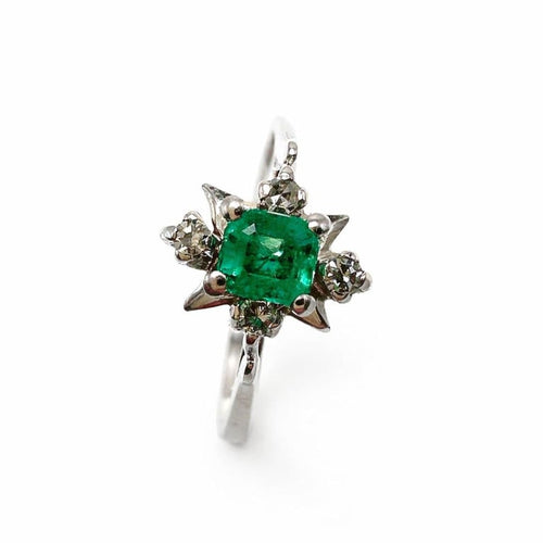 Bague 52 Bague en or blanc 18 carats avec émeraude et diamants 58 Facettes 50376