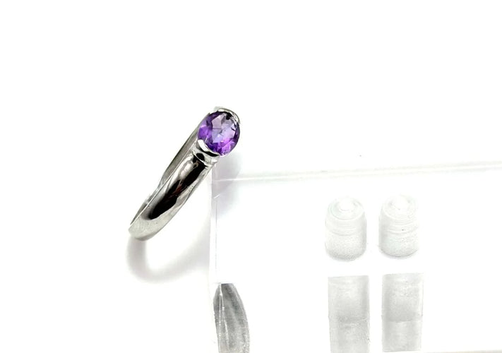 Bague 56 Bague en or blanc 750 avec améthyste naturelle ovale 58 Facettes 50416