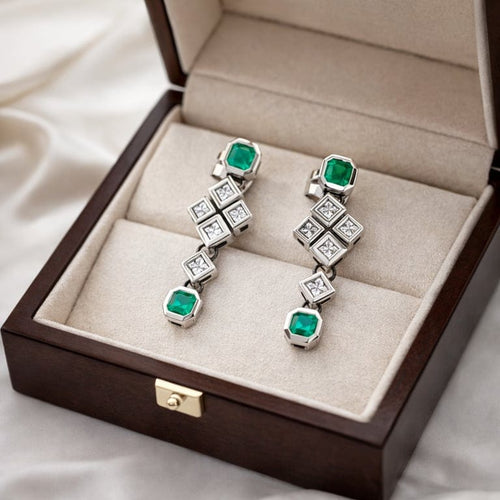 Boucles d'oreilles Boucles d'oreilles - Or blanc 18 ct, émeraudes colombiennes et diamants 58 Facettes 50036