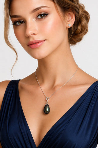 Pendentif Pendentif en or blanc 18 carats avec perle noire de Tahiti goutte 58 Facettes 50183