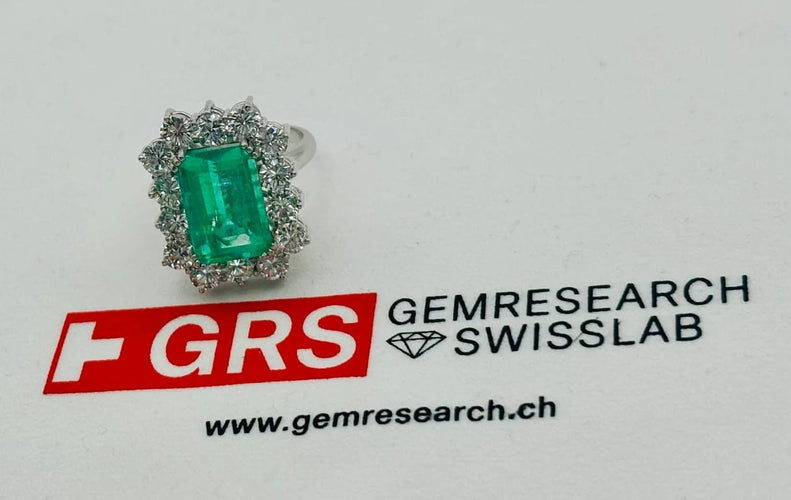 Bague 54 Bague rosette en or blanc 18 carats avec émeraude et diamants 58 Facettes 50200