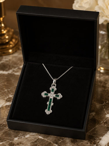 Pendentif Pendentif croix - Pendentif en or blanc 18 carats émeraudes et diamants 58 Facettes 50240