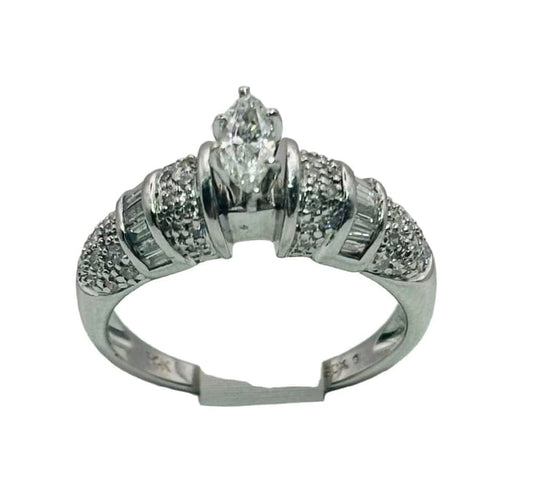 Bague 53 Bague en or blanc 14K avec diamant taille marquise et diamants 58 Facettes 50207