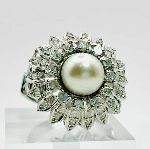 Bague 54 Bague motif floral en or blanc avec perle et diamants 58 Facettes 50277