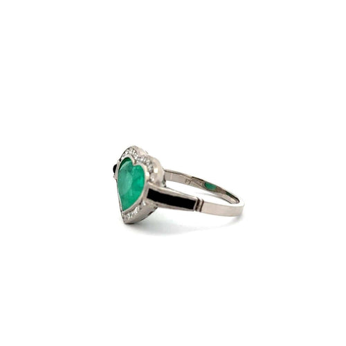 Bague 53 Bague en platine avec émeraude taille cœur, diamants et onyx 58 Facettes 50280