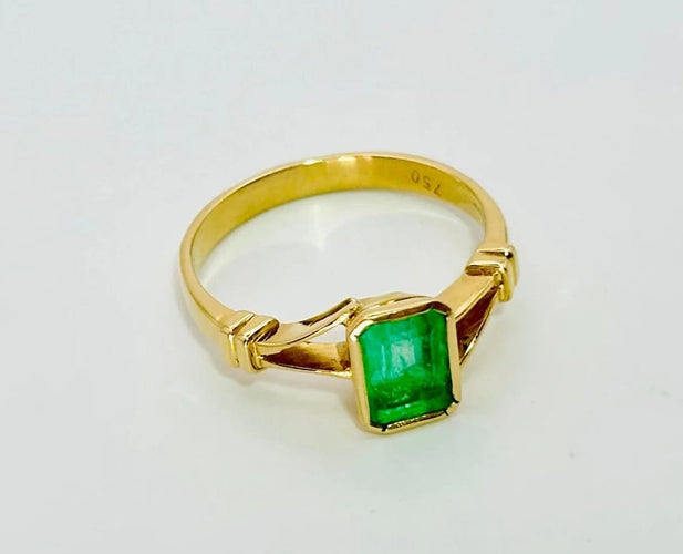Bague 53 Bague en or jaune 18 carats avec émeraude naturelle taille émeraude 58 Facettes 50292