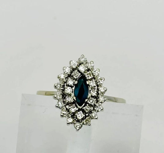 Bague 55 Bague en or blanc 750 avec saphir marquise et halo de diamants 58 Facettes 50293