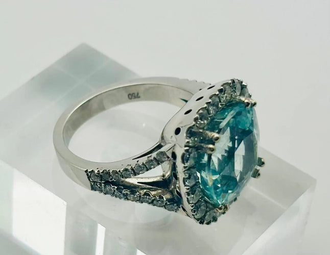 Bague 54 Bague en or blanc 18 carats avec aigue-marine et halo de diamants 58 Facettes 50298