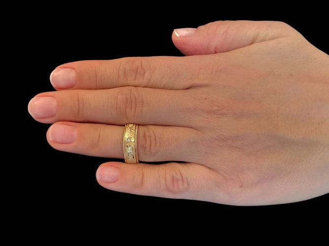 Bague 52 Wellendorff Kinetic Band - Bague en or jaune 18 carats, émail et diamants 58 Facettes