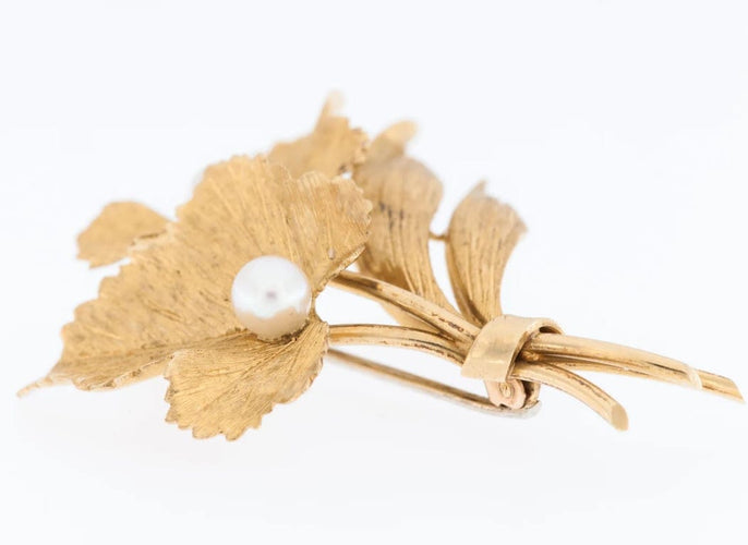 Broche Broche feuille Vineyard en or jaune 18 carats et perles 58 Facettes