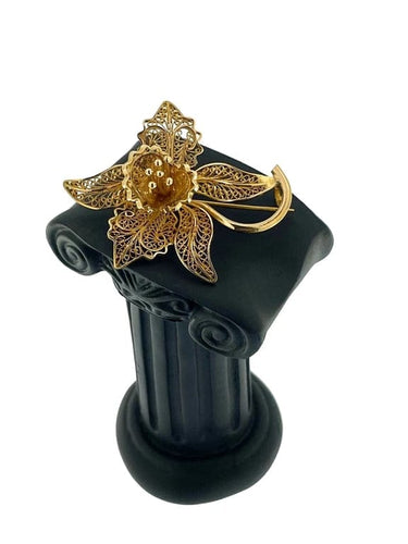 Broche Broche à fleurs en filigrane d’or jaune 18 carats 58 Facettes