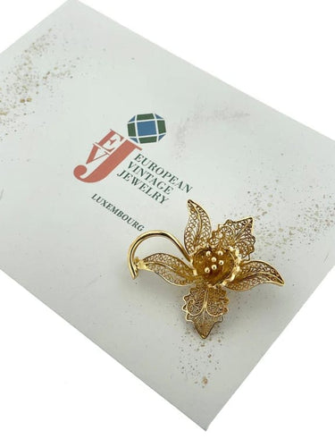 Broche Broche à fleurs en filigrane d’or jaune 18 carats 58 Facettes