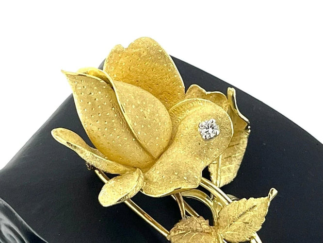 Broche Broche rose en or jaune et blanc 18 carats avec diamant 58 Facettes