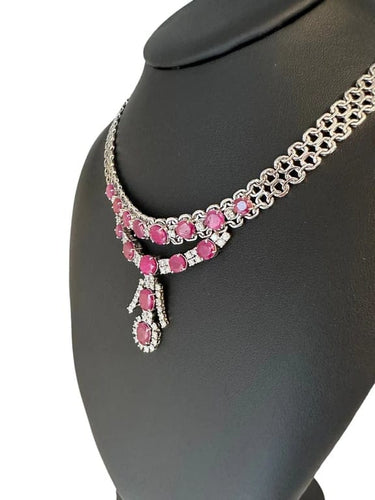 Collier Collier en or blanc 18 carats avec diamants et rubis, certificat IGI 58 Facettes