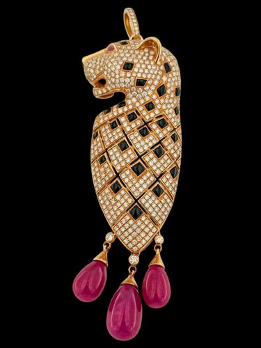 Pendentif Pendentif panthère en or rose 18 carats avec diamants, onyx et rubis 58 Facettes