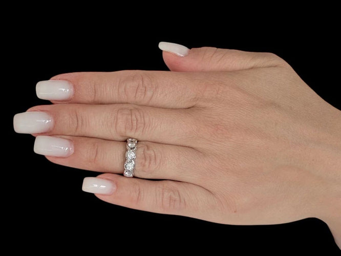 Bague 51.9 Bague en or blanc 18 carats avec diamants naturels 58 Facettes