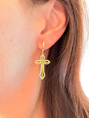 Boucles d'oreilles Boucles d'oreilles croix en or jaune 18 carats et diamants 58 Facettes