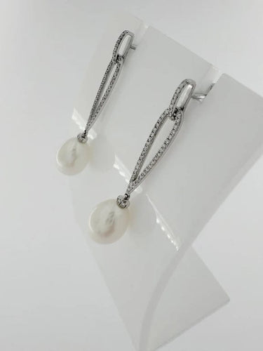 Boucles d'oreilles Boucles d'oreilles en or blanc 18 carats avec perles et diamants 58 Facettes
