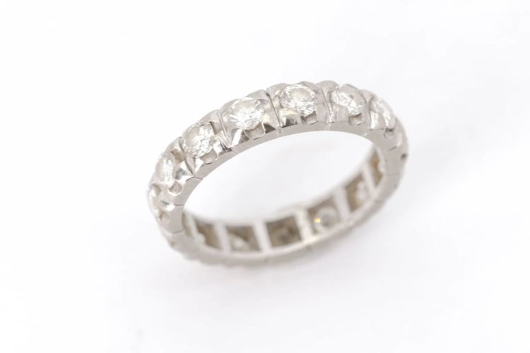 Bague 54 Bague en or blanc 18 carats sertie de diamants 58 Facettes