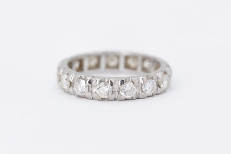 Bague 54 Bague en or blanc 18 carats sertie de diamants 58 Facettes