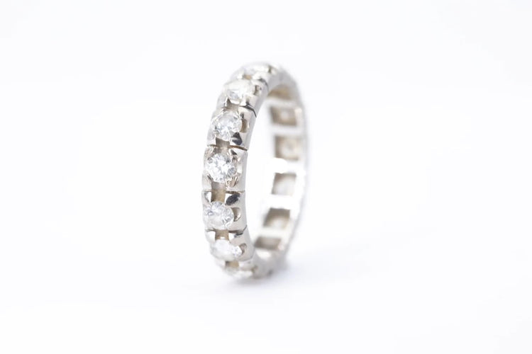 Bague 54 Bague en or blanc 18 carats sertie de diamants 58 Facettes