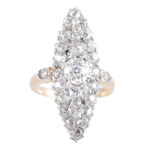 Bague 44 Bague marquise en or jaune 750 ornée de diamants 58 Facettes 220396