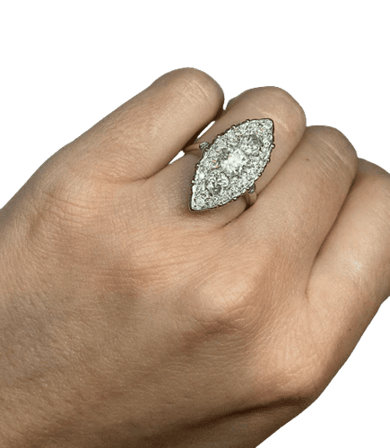 Bague 48 Bague marquise en or blanc 18K et diamants 58 Facettes