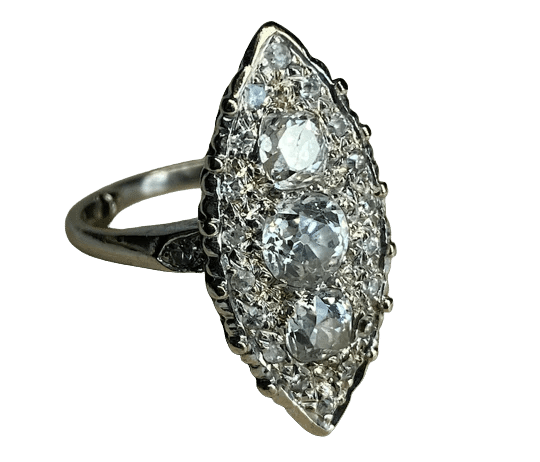 Bague 48 Bague marquise en or blanc 18K et diamants 58 Facettes