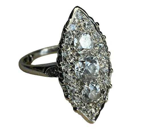 Bague 48 Bague marquise en or blanc 18K et diamants 58 Facettes