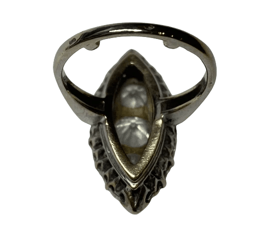 Bague 48 Bague marquise en or blanc 18K et diamants 58 Facettes