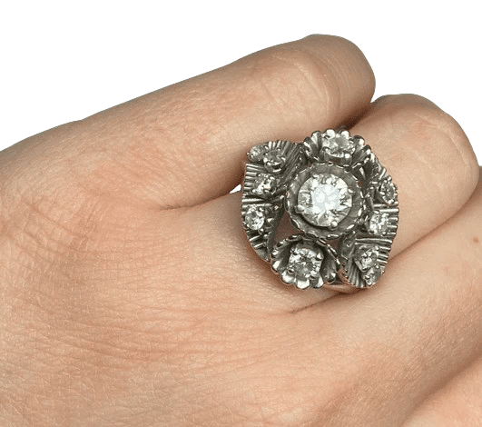 Bague 55 Bague ancienne dôme en or blanc, platine et diamants 58 Facettes