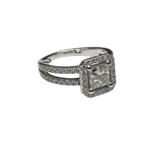 Bague 46 Bague solitaire en or blanc 18K et diamants 58 Facettes