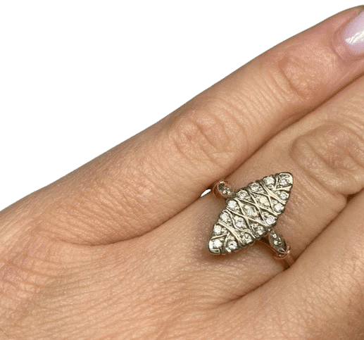 Bague 52 Bague marquise en or jaune 18k et diamants 58 Facettes